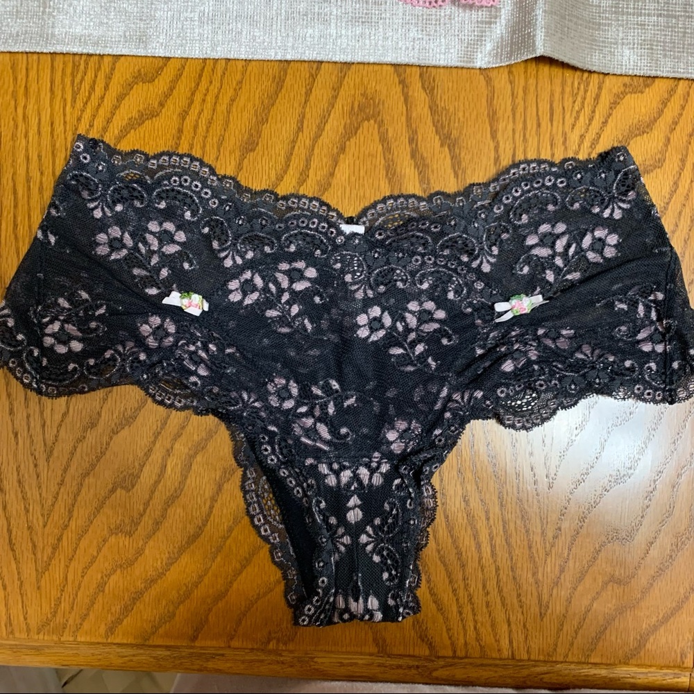 Beautiful Victoria’s Secret Size L Panties Excellent Condition